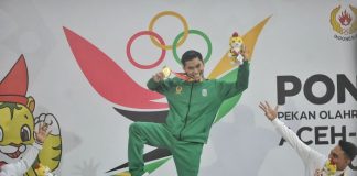 Raja Dwi Permata Halim meraih medali emas cabor senam nomor aerobik perorangan putra.