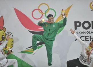 Raja Dwi Permata Halim meraih medali emas cabor senam nomor aerobik perorangan putra.